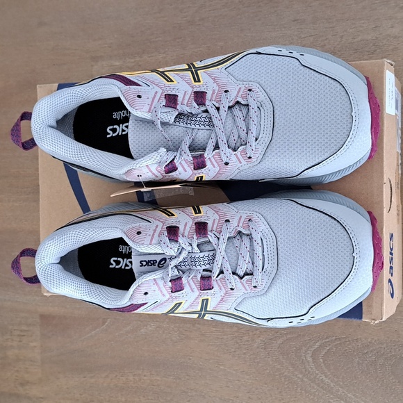 Asics Gel-Venture 9 Trail Running Shoe - Size: Women 7.5  Wide - Picture 2 of 9